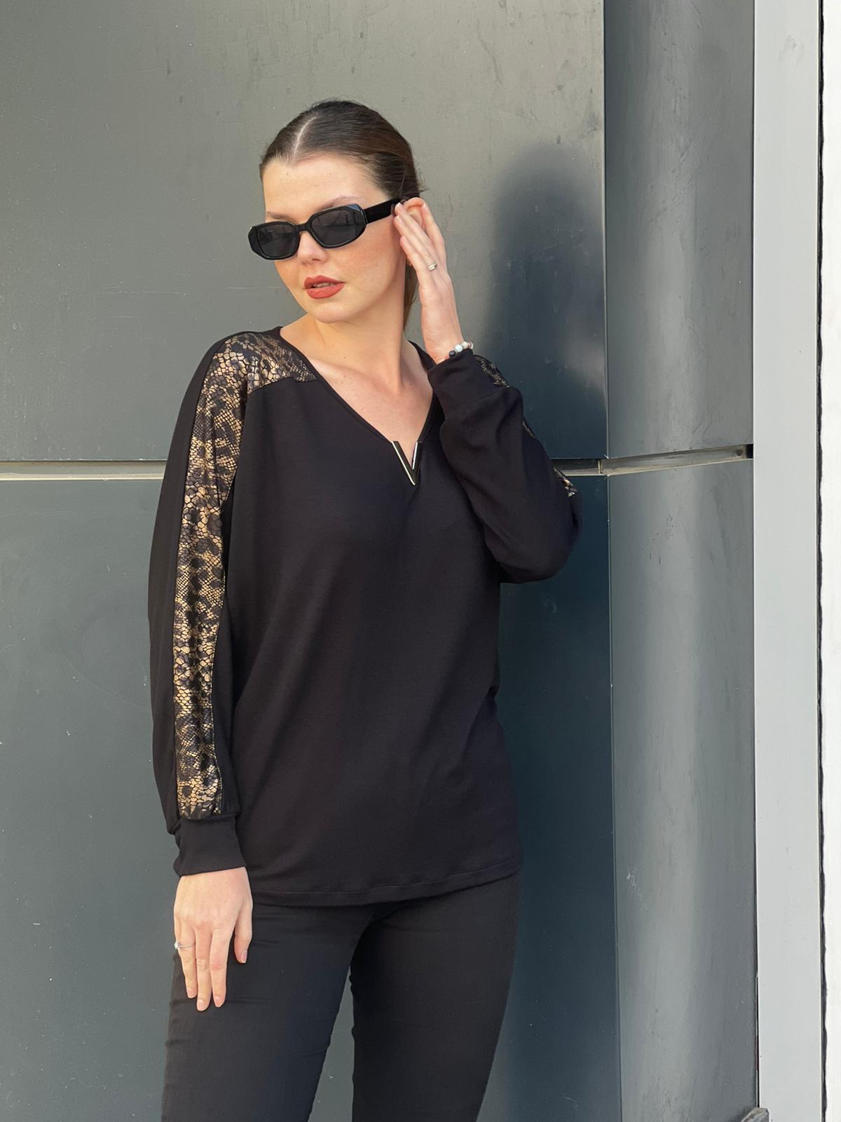 Kadın Siyah Kolları Leopar Detaylı V Yaka Mevsimlik Viskoz Bluz