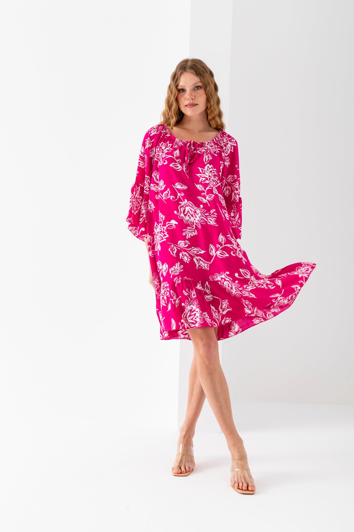 Kadın Pembe Beyaz Geniş Bağcıklı Yaka Eteği Fırfırlı Viskon Dokuma Elbise