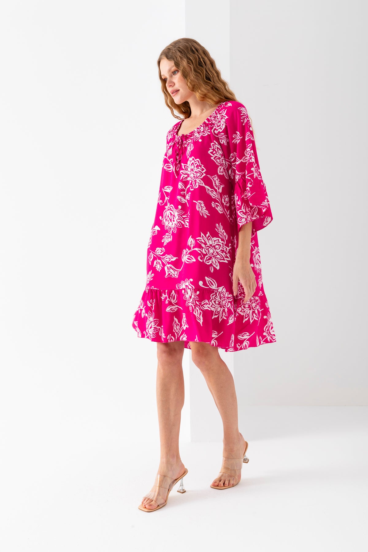 Kadın Pembe Beyaz Geniş Bağcıklı Yaka Eteği Fırfırlı Viskon Dokuma Elbise