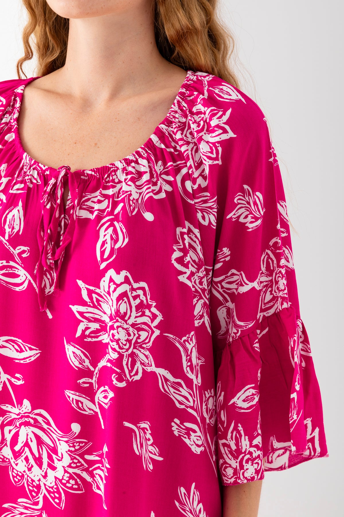 Kadın Pembe Beyaz Geniş Bağcıklı Yaka Eteği Fırfırlı Viskon Dokuma Elbise