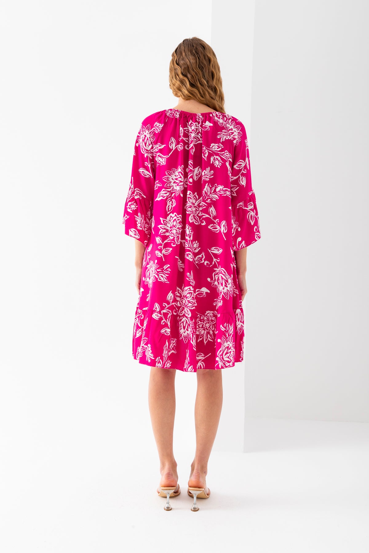 Kadın Pembe Beyaz Geniş Bağcıklı Yaka Eteği Fırfırlı Viskon Dokuma Elbise