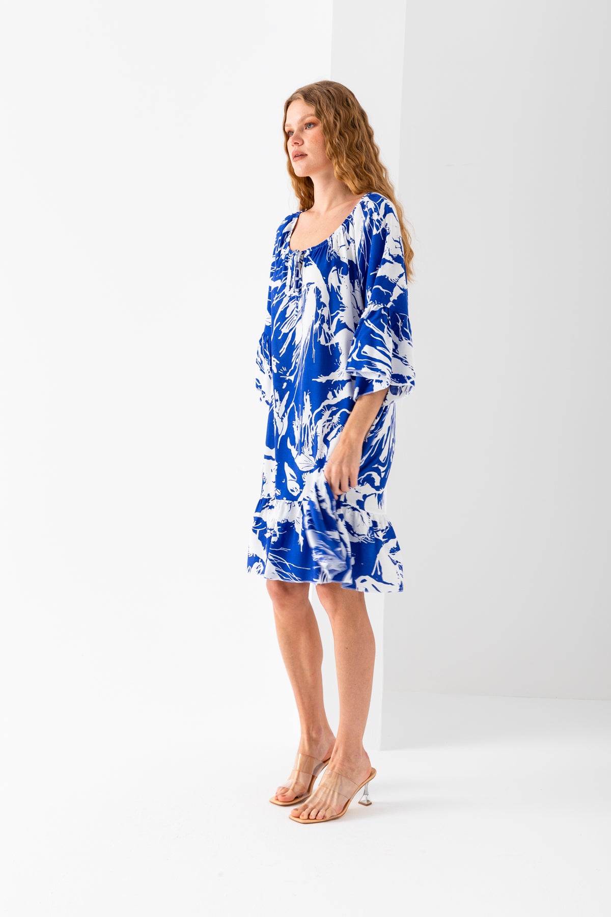 Kadın Mavi Beyaz Geniş Bağcıklı Yaka Eteği Fırfırlı Viskon Dokuma Elbise