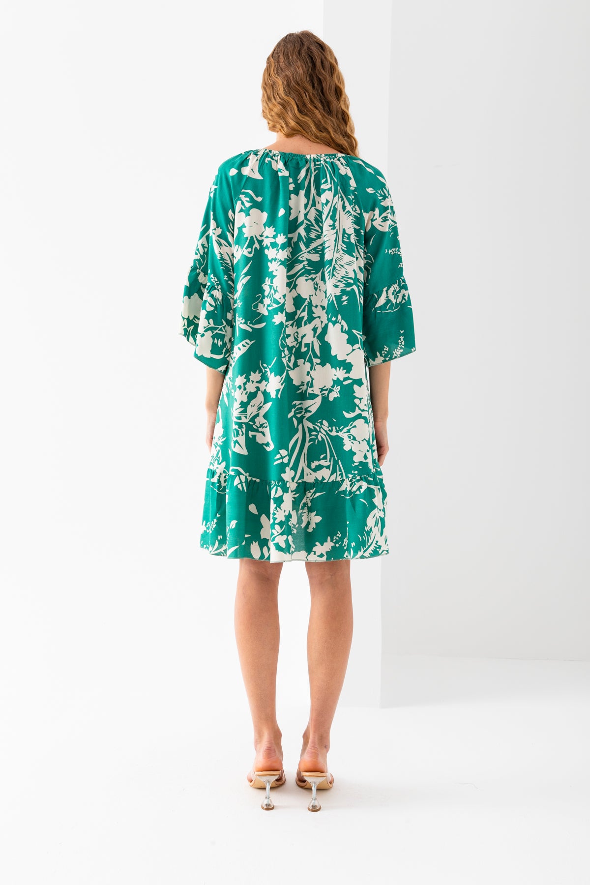 Kadın Yeşil Beyaz Geniş Bağcıklı Yaka Eteği Fırfırlı Viskon Dokuma Elbise