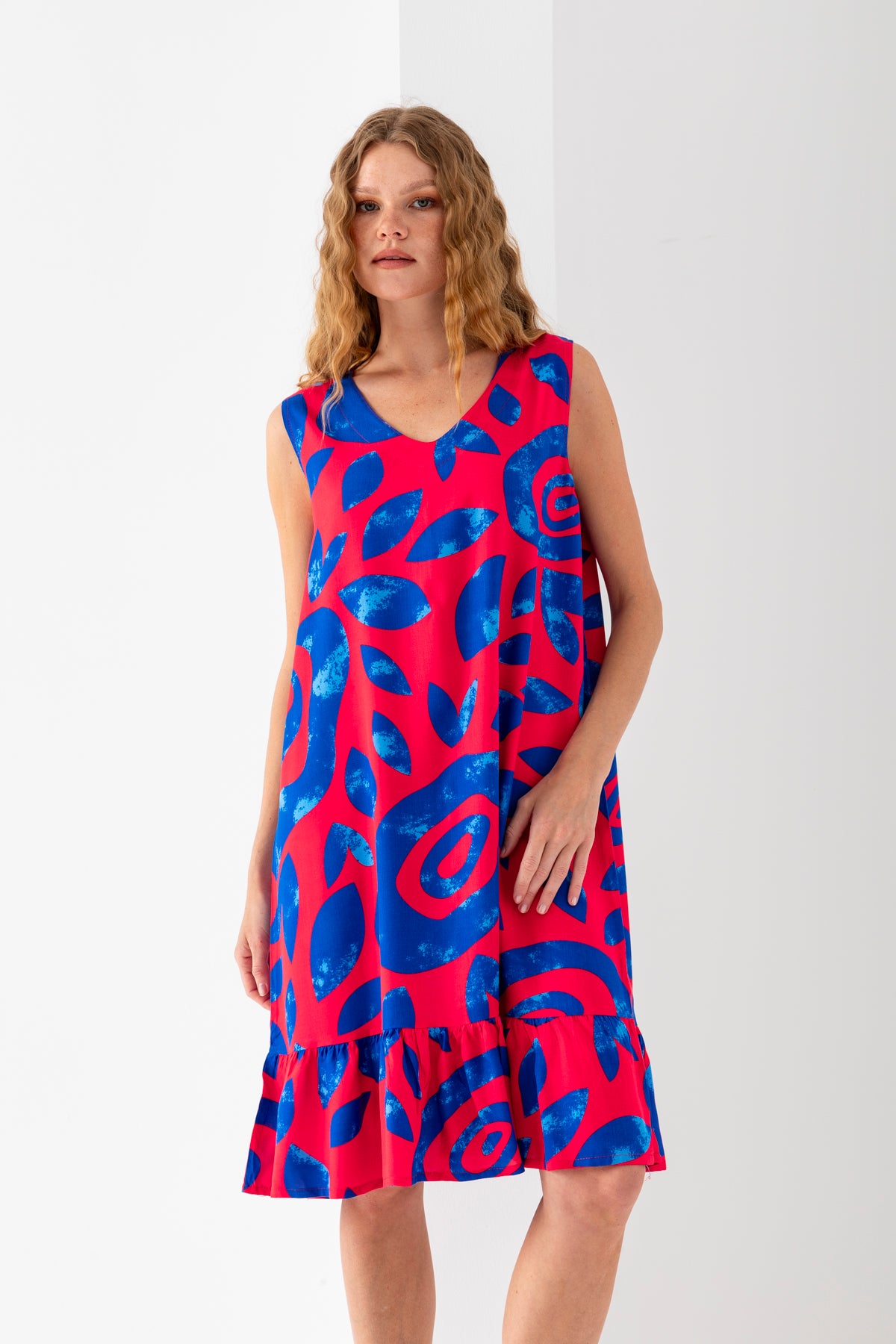 Kadın Fuşya Mavi Eteği Fırfırlı Kolsuz V Yaka Viskon Dokuma Elbise