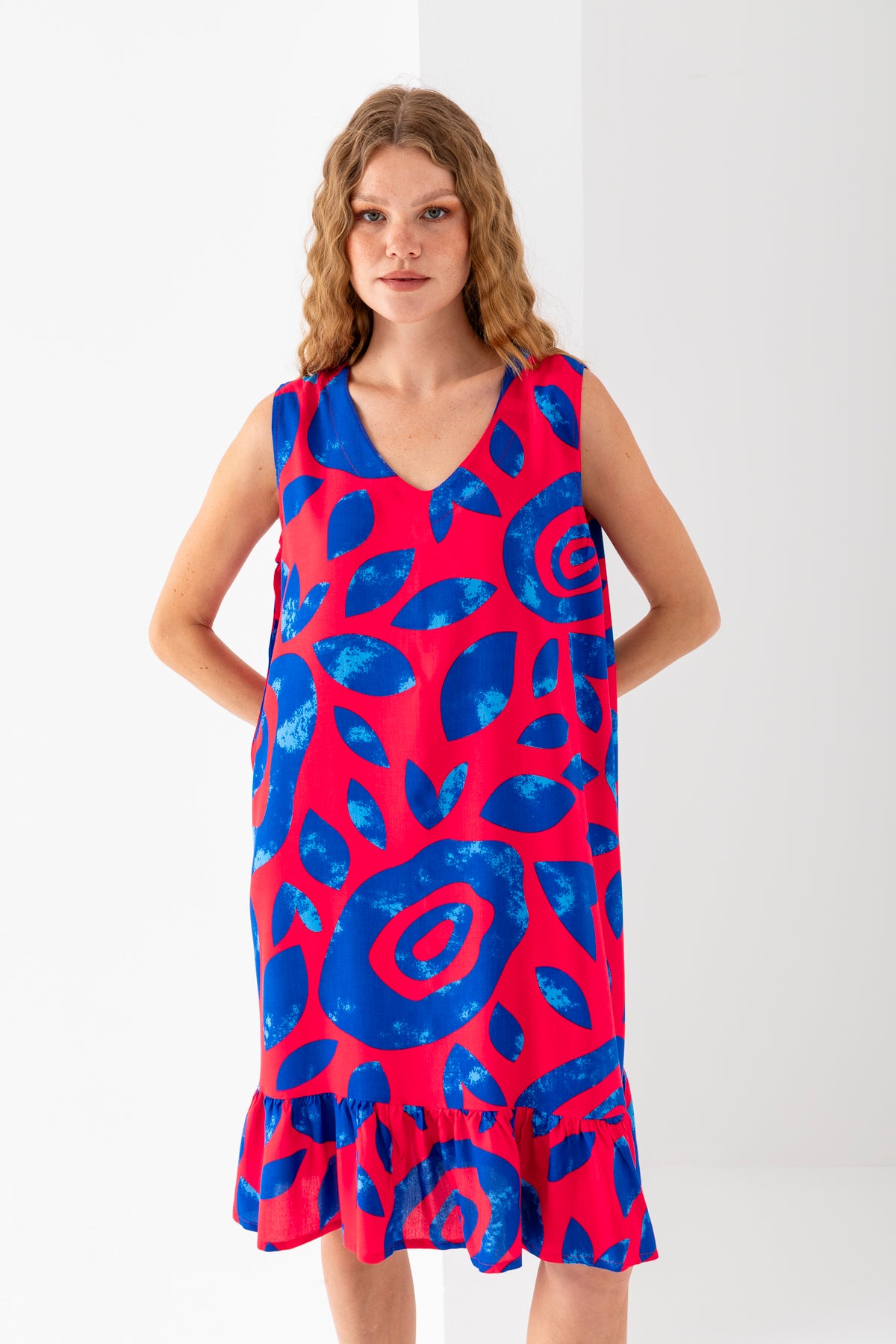 Kadın Fuşya Mavi Eteği Fırfırlı Kolsuz V Yaka Viskon Dokuma Elbise