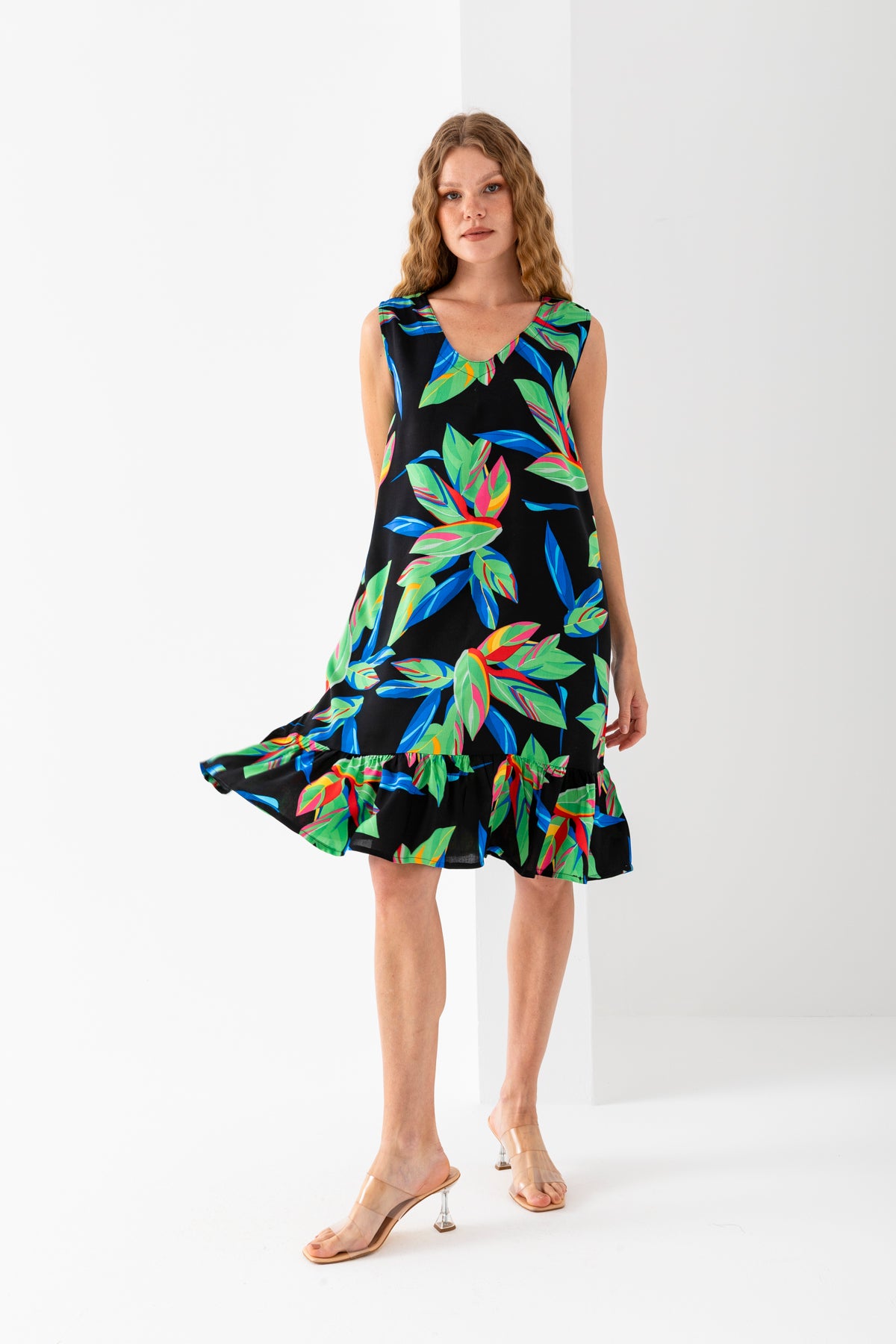 Kadın Yeşil Siyah Eteği Fırfırlı Kolsuz V Yaka Viskon Dokuma Elbise