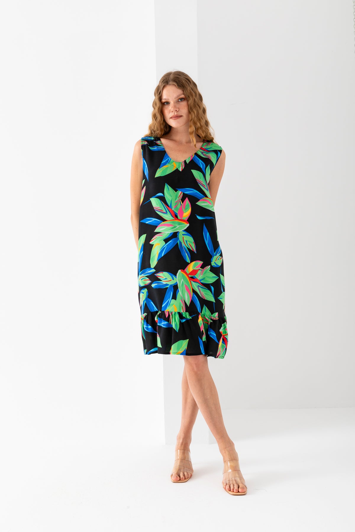 Kadın Yeşil Siyah Eteği Fırfırlı Kolsuz V Yaka Viskon Dokuma Elbise