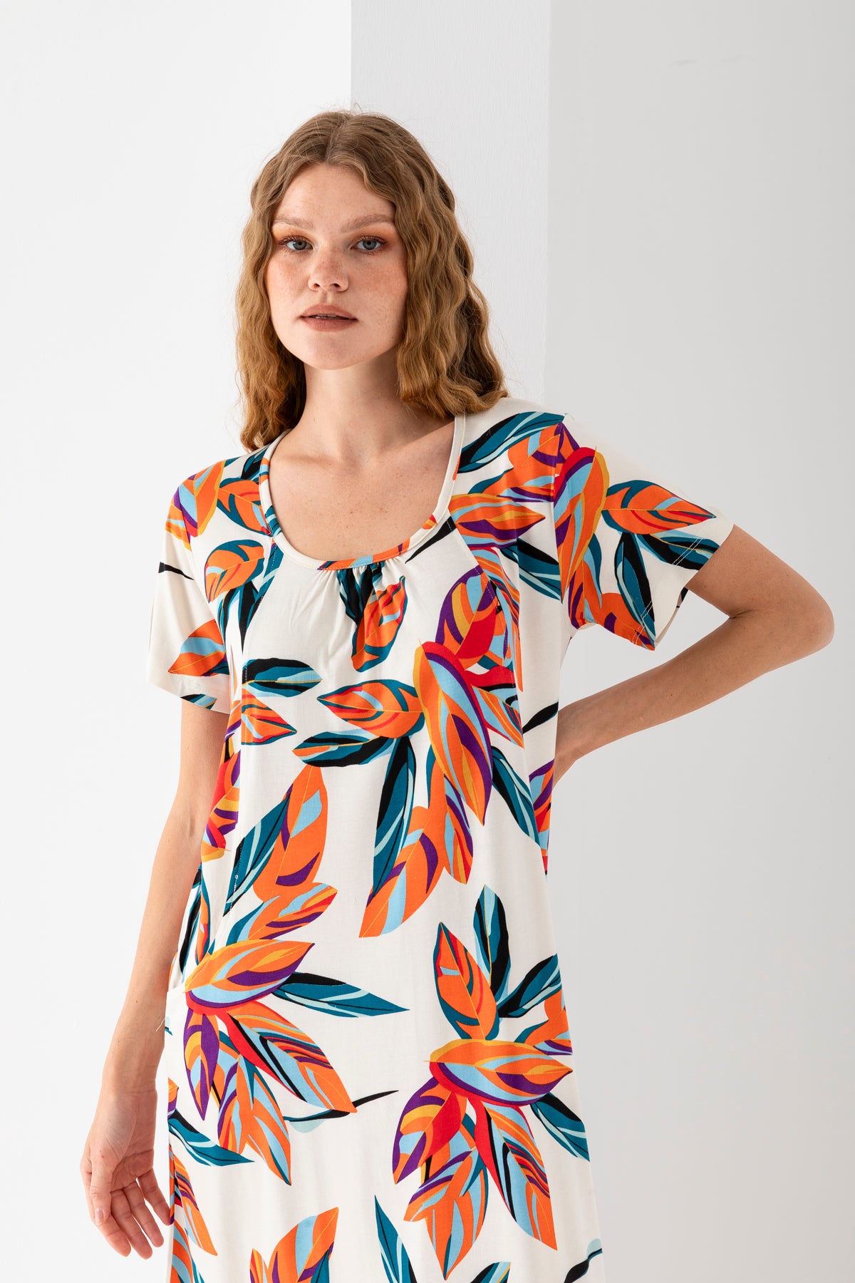 Kadın Turuncu Beyaz Yakası Büzgülü Yandan Cepli Viskon Penye Elbise