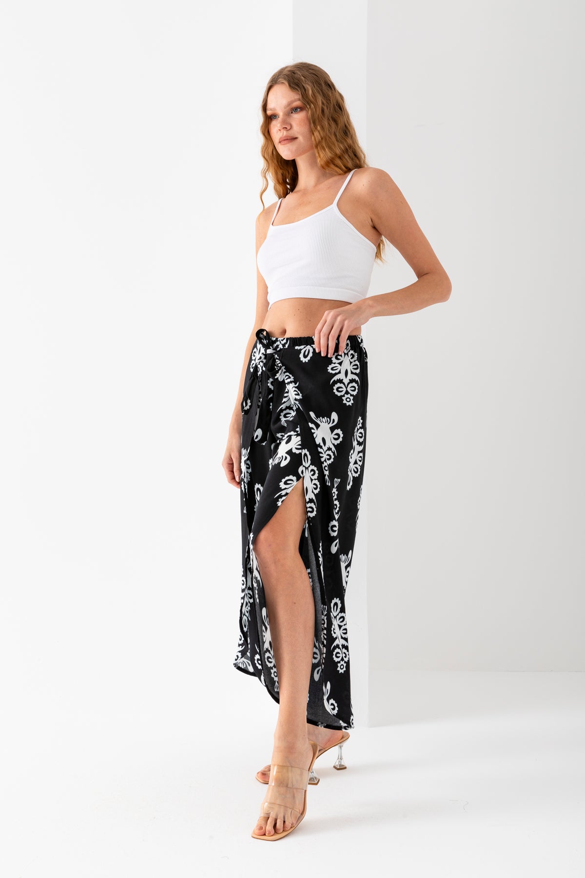 Kadın Saks Beyaz Zarf Kapaklı İçe Katlamalı İçi Şortlu Viskon Dokuma Şalvar Pantolon