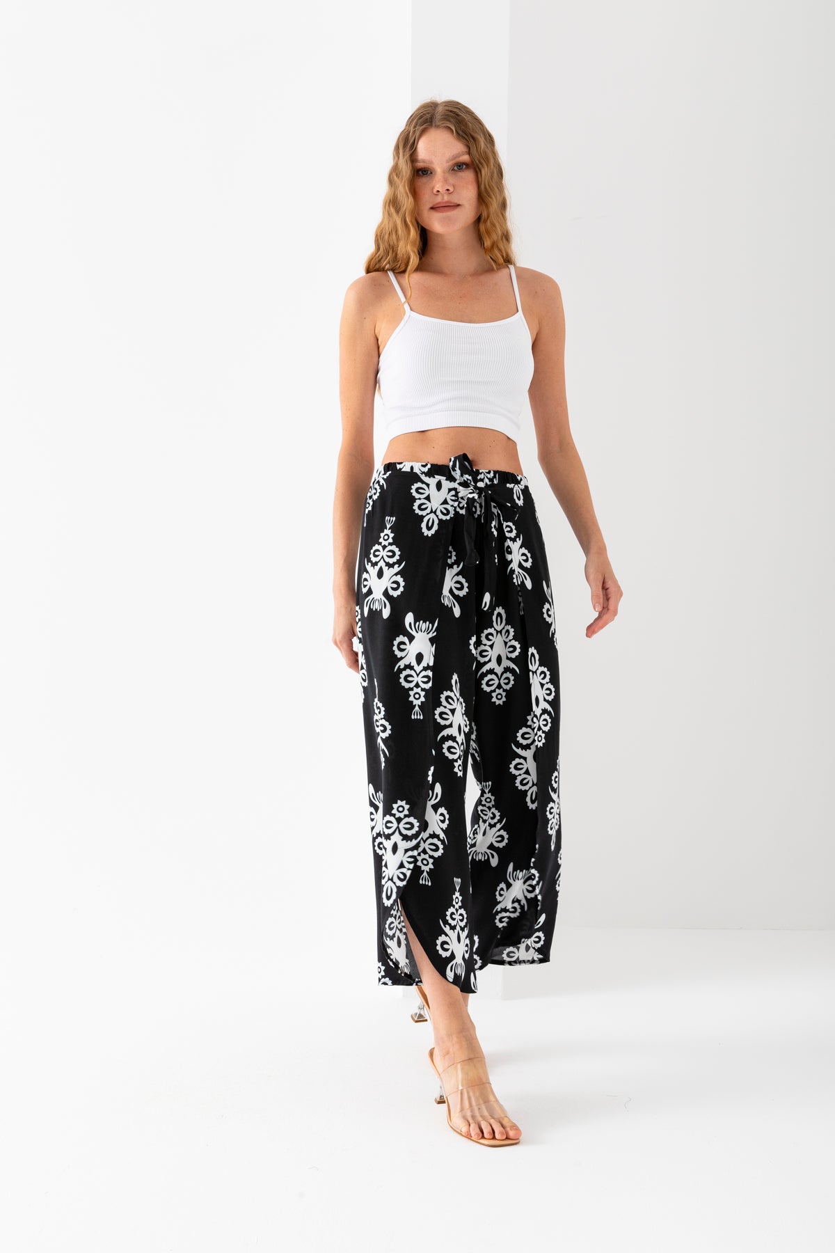 Kadın Saks Beyaz Zarf Kapaklı İçe Katlamalı İçi Şortlu Viskon Dokuma Şalvar Pantolon