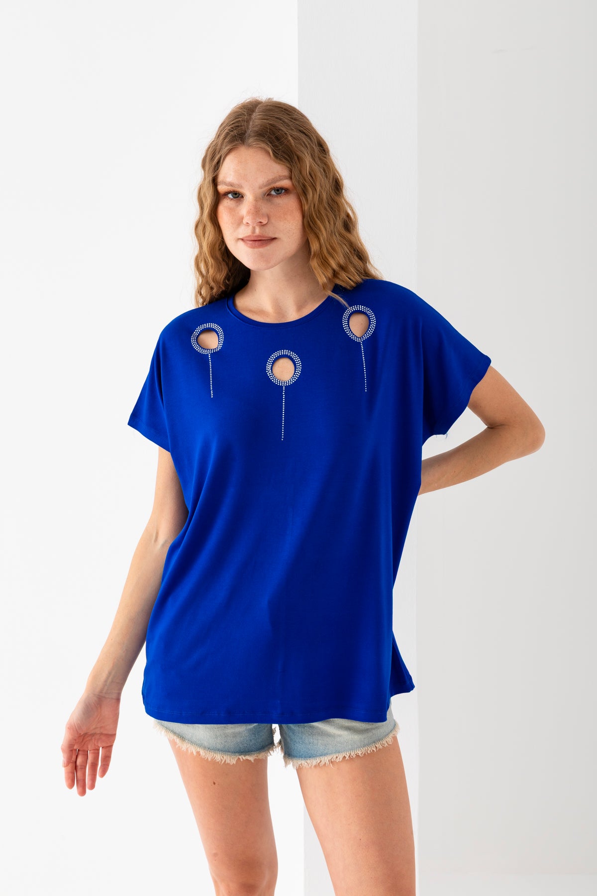 Kadın Saks Mavi Yakası Lazer Kesim Taş Detaylı Viskon Penye Bluz