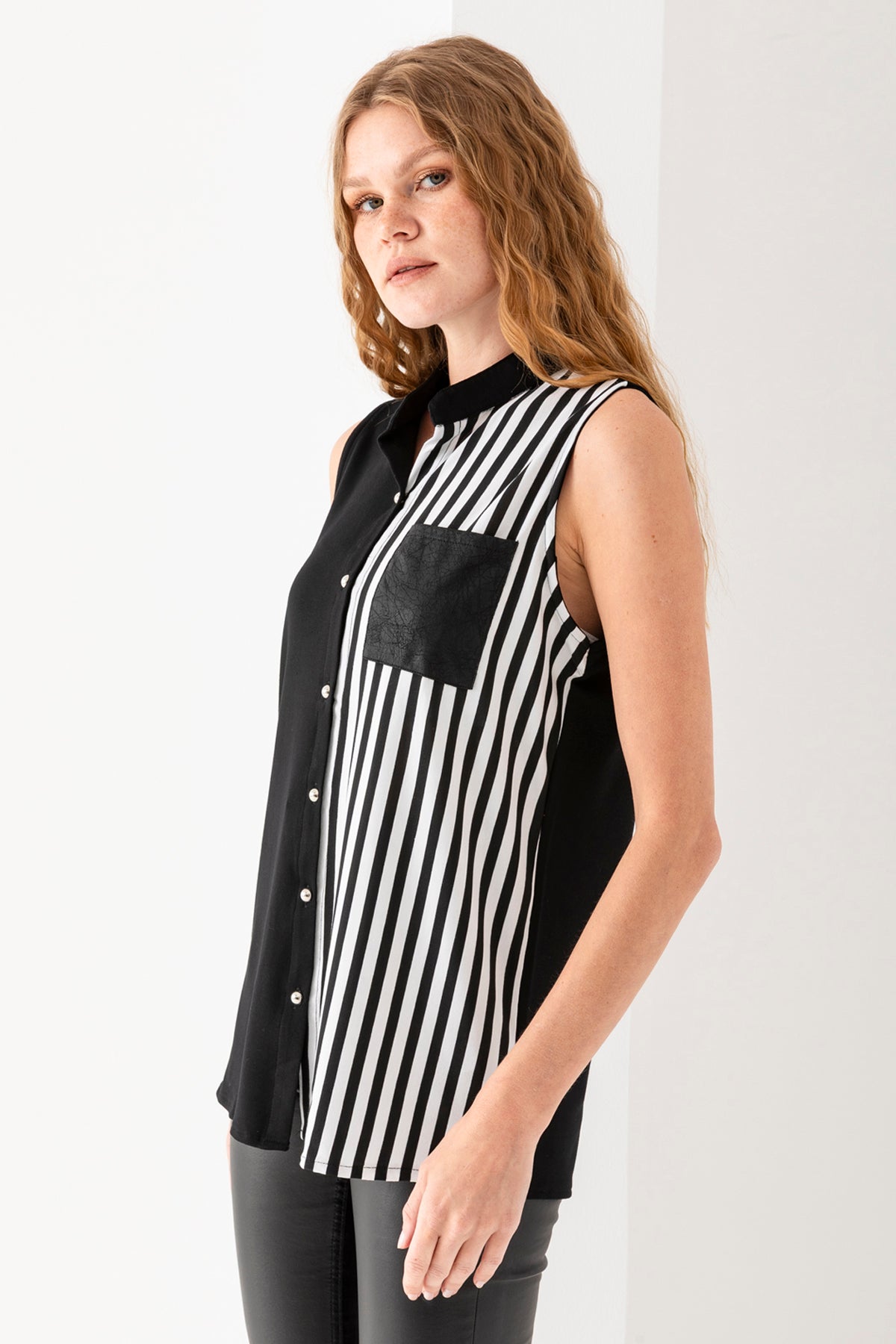 Kadın Siyah Gömlek Yaka Çizgi Detaylı Kolsuz Bluz