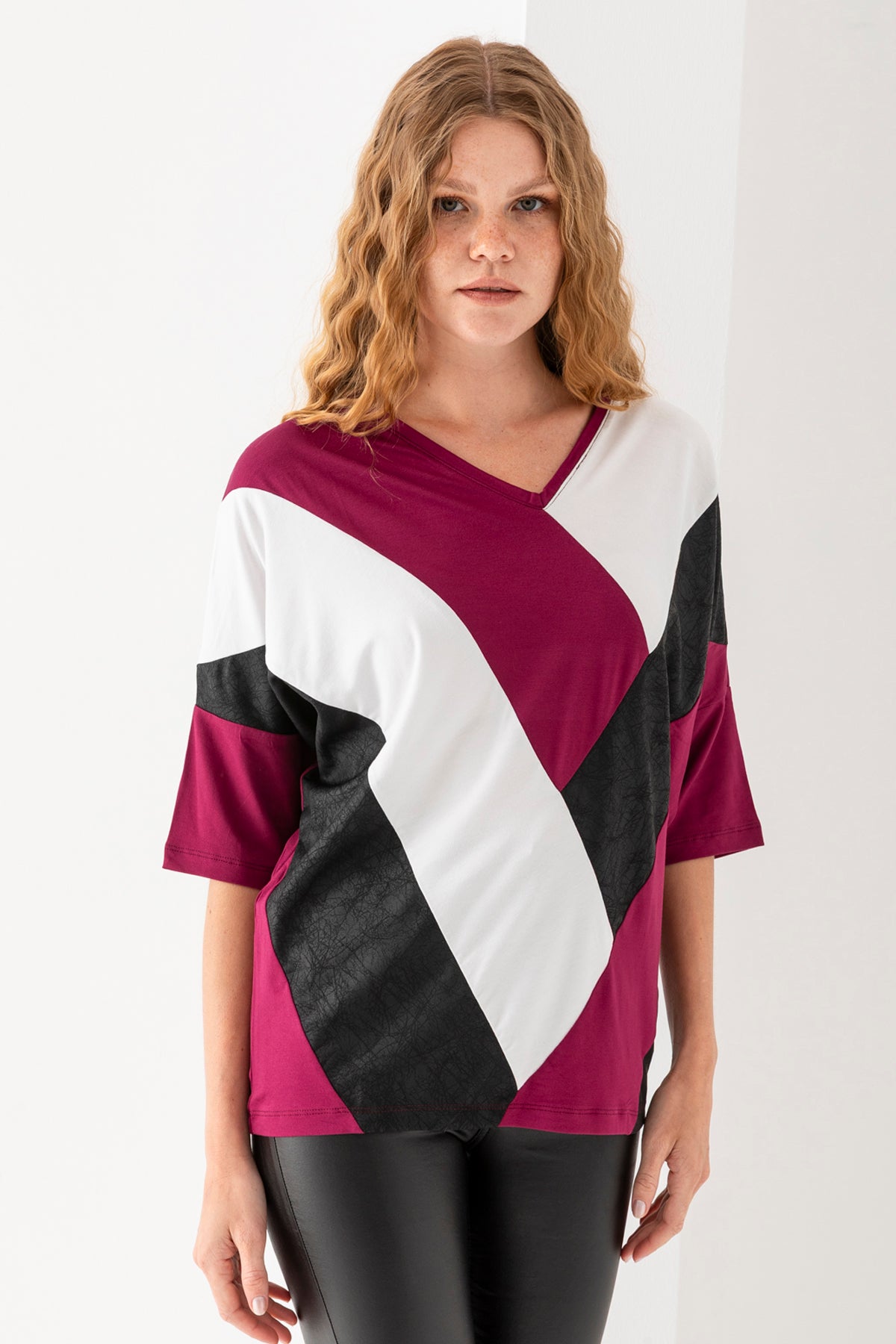 Kadın Siyah Mürdüm Önü Blok Parça Desenli Deri Garnili Yarasa Kol Geniş Kesim Bluz