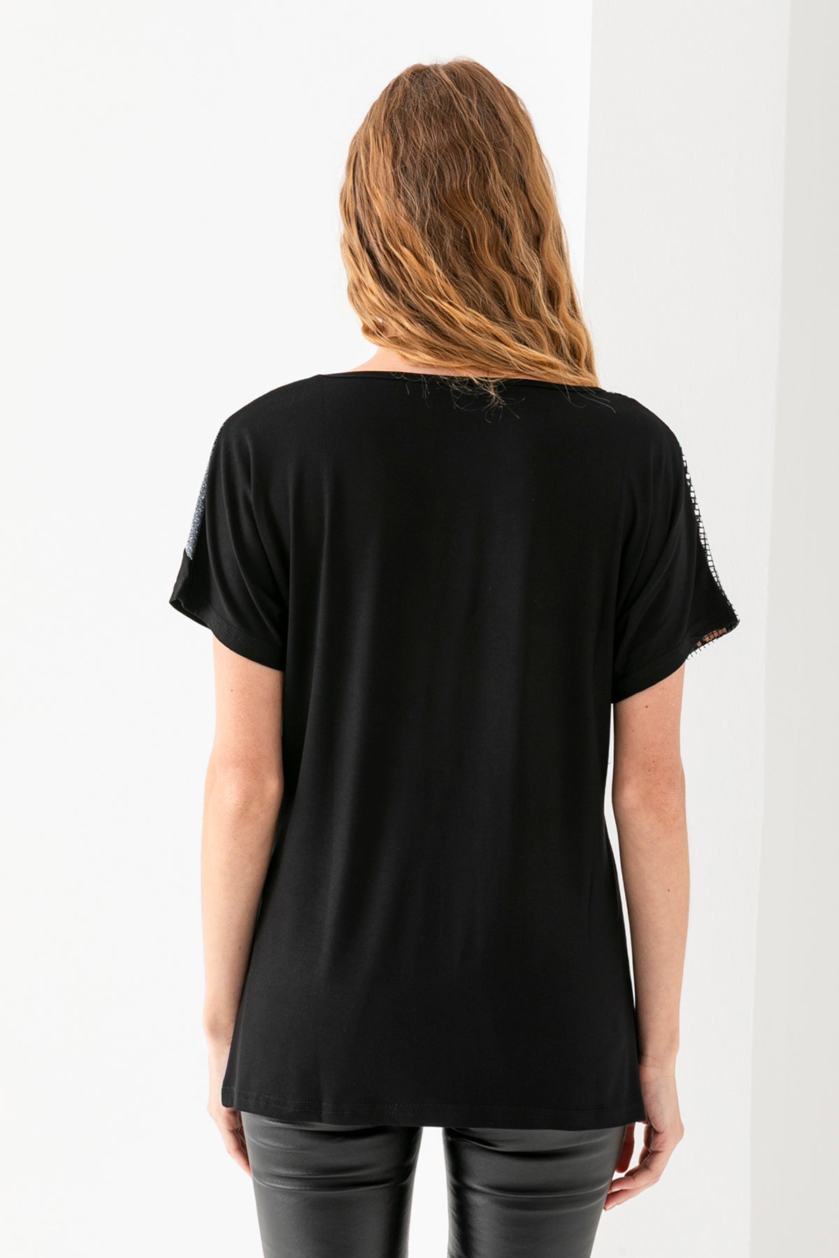Kadın Siyah Blok Pul ve Parıltı Detaylı Kısa Kollu Bluz