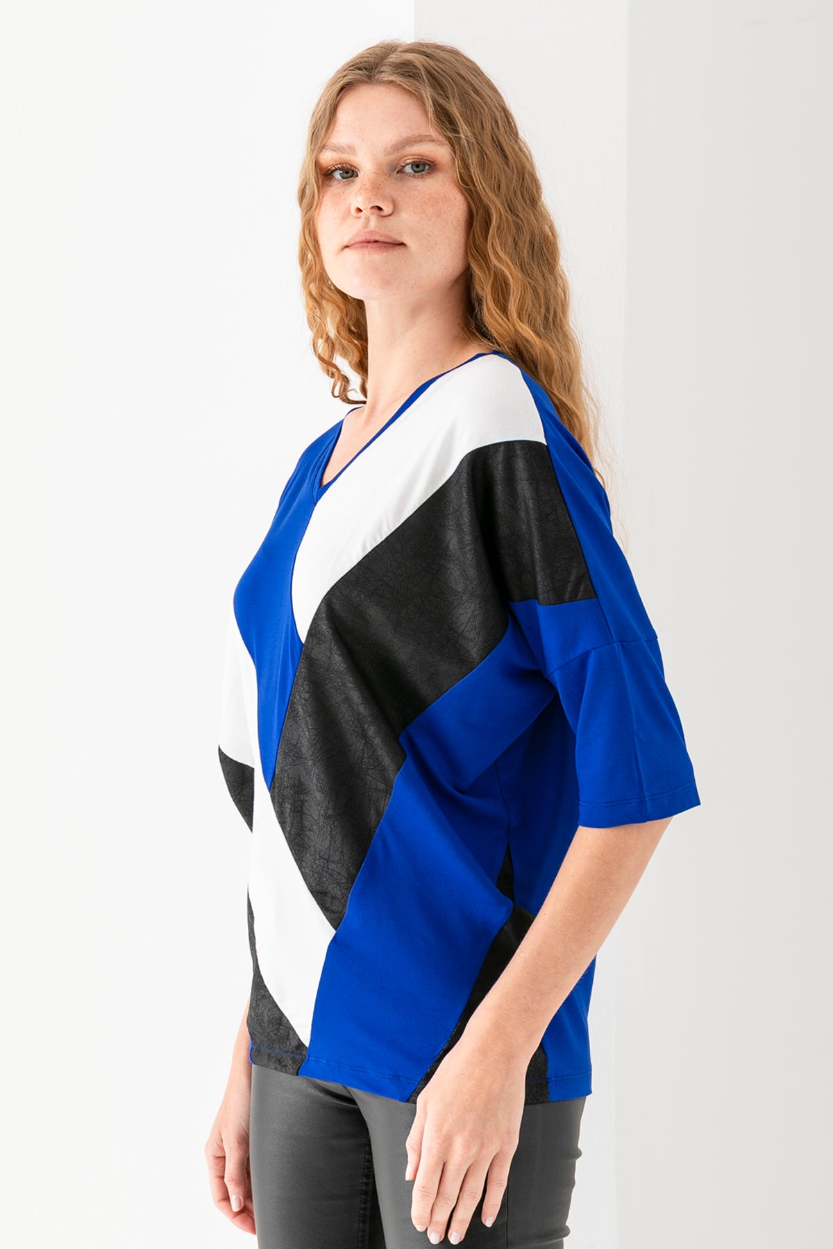 Kadın Siyah Saks Önü Blok Parça Desenli Deri Garnili Yarasa Kol Geniş Kesim Bluz