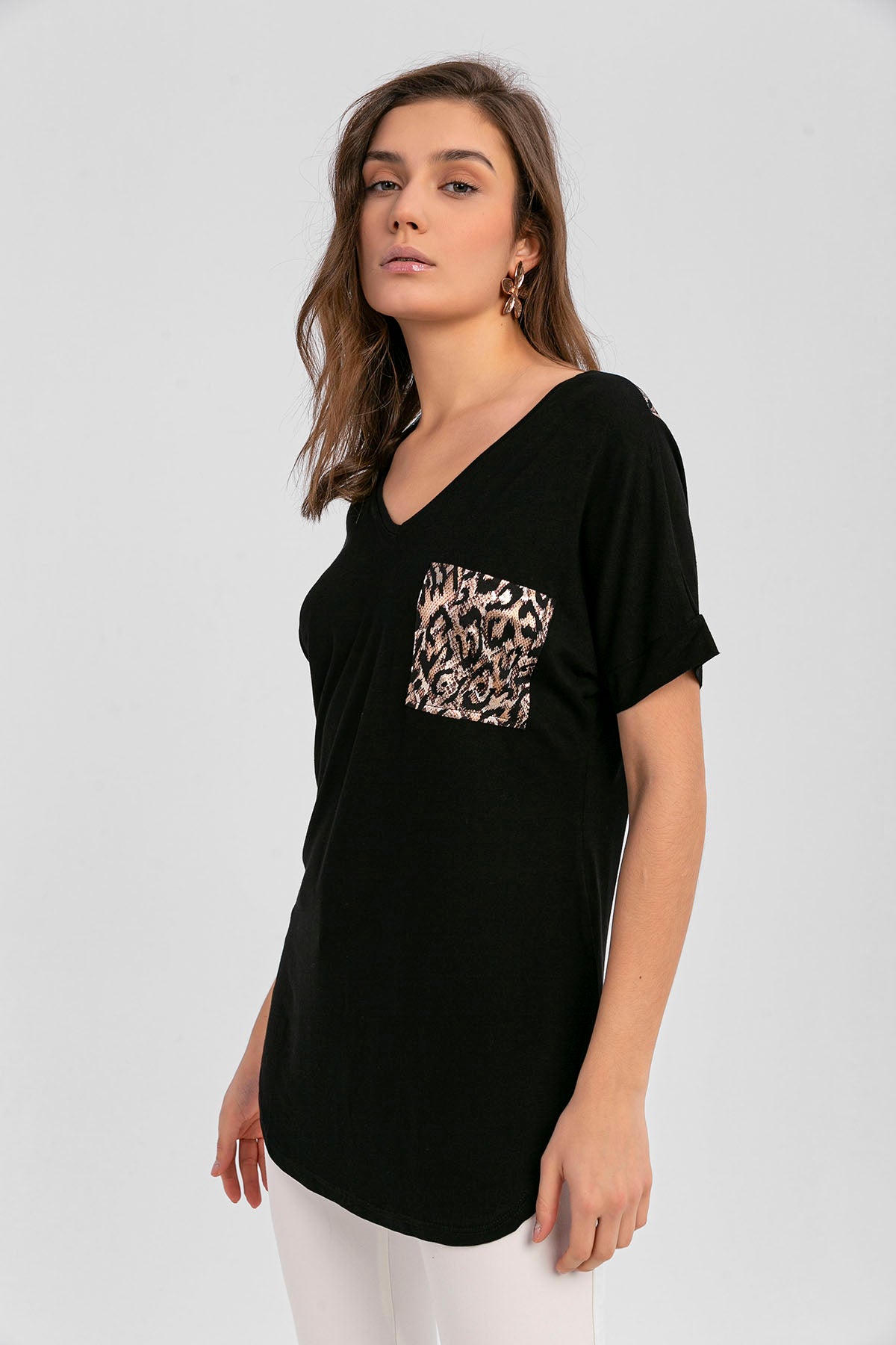 Kadın Siyah Leopar Garnili Arkası Dekolte Eteği Oval Kesim Bluz