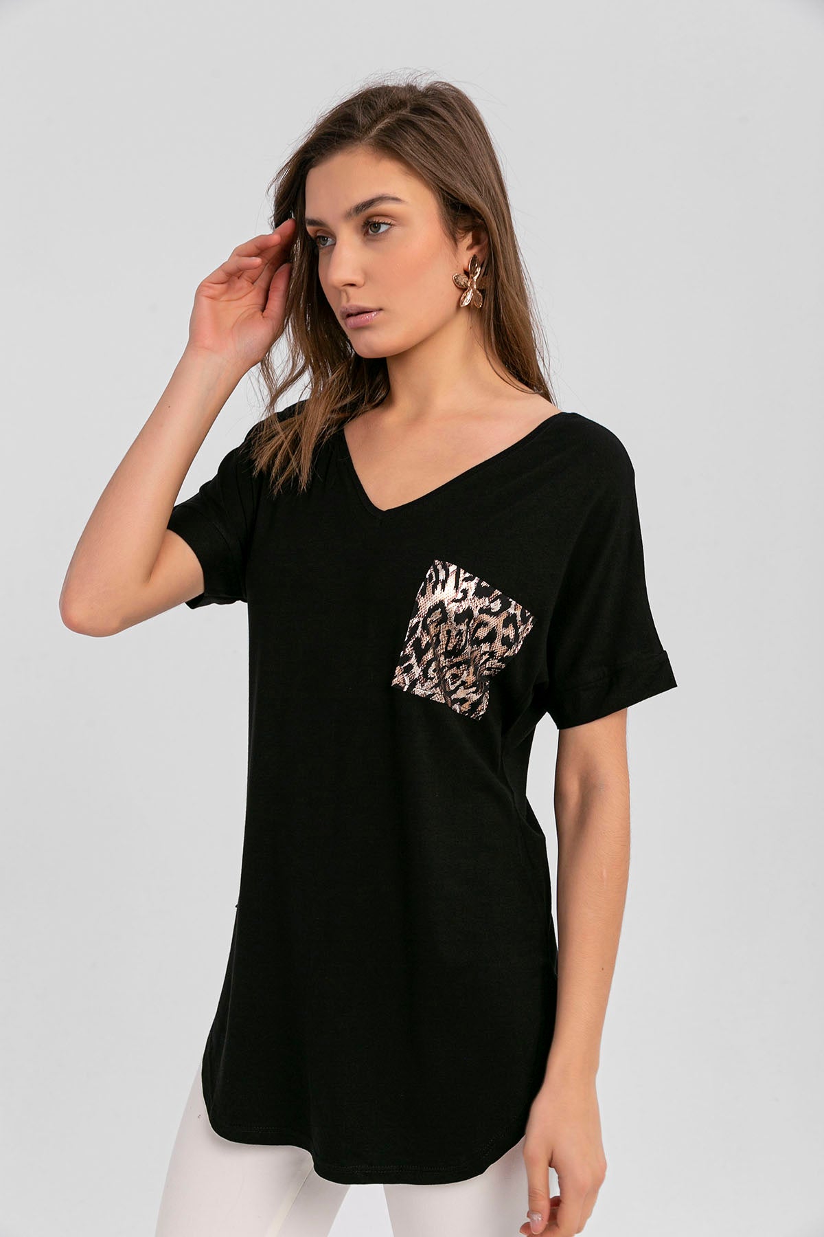 Kadın Siyah Leopar Garnili Arkası Dekolte Eteği Oval Kesim Bluz