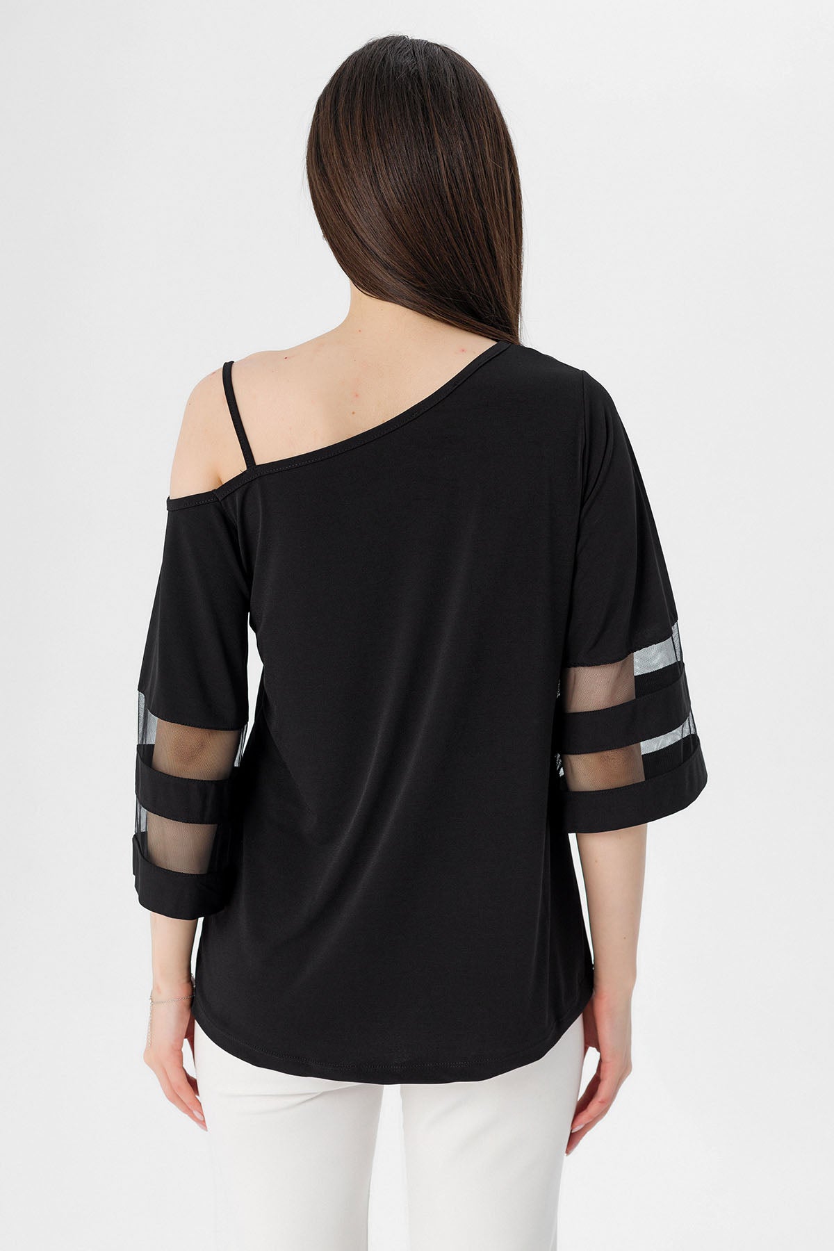 Kadın Siyah Tek Omzu Askılı Kolları Tül Detaylı Kayık Yaka Bluz