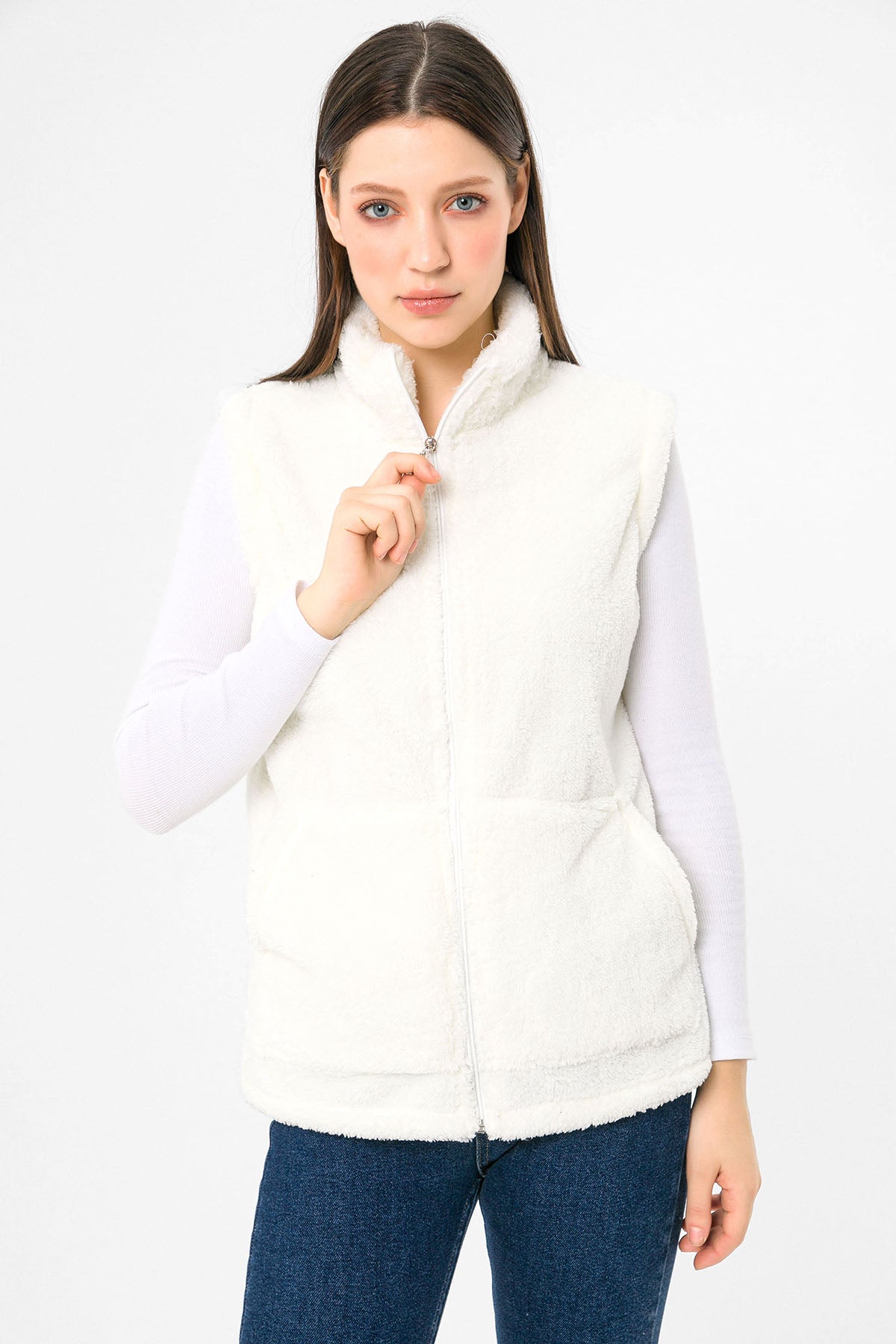 Kadın Beyaz Dik Yaka Fermuarlı Peluş Yelek