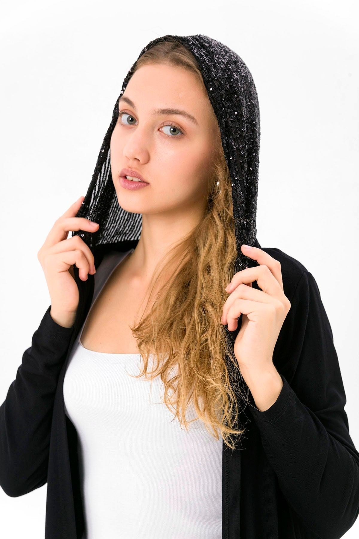 Kadın Siyah Pul Detaylı Kapusonlu Hırka