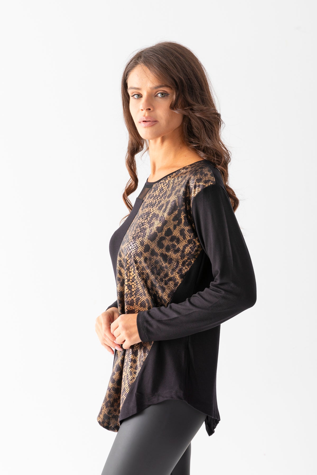 Kadın Siyah Yaksı Tül Detaylı Önü Leopar Detaylı Eteği Aimetrik Bluz