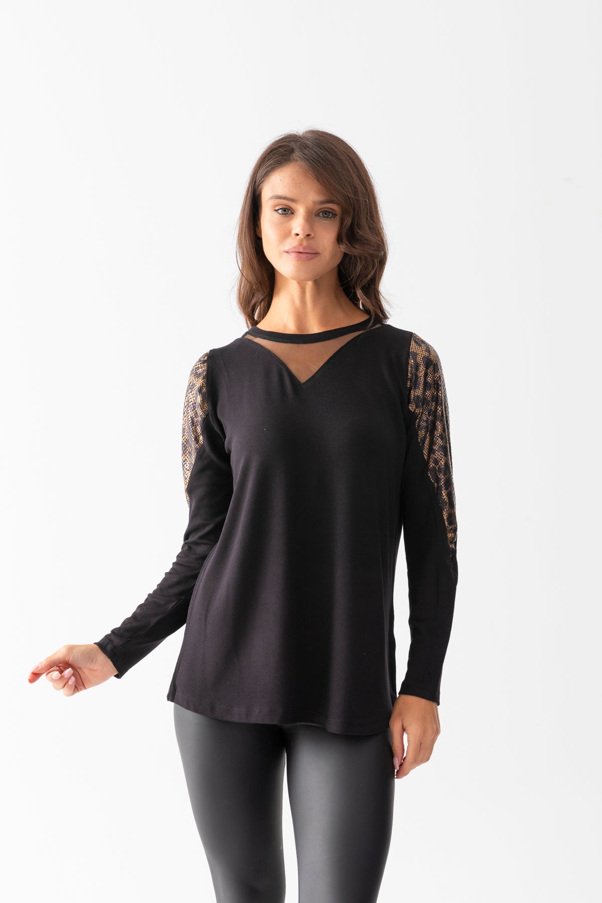 Kadın Siyah Yakası Tüllü Kolları Leopar Detaylı Uzun Kollu Vizkoz Bluz