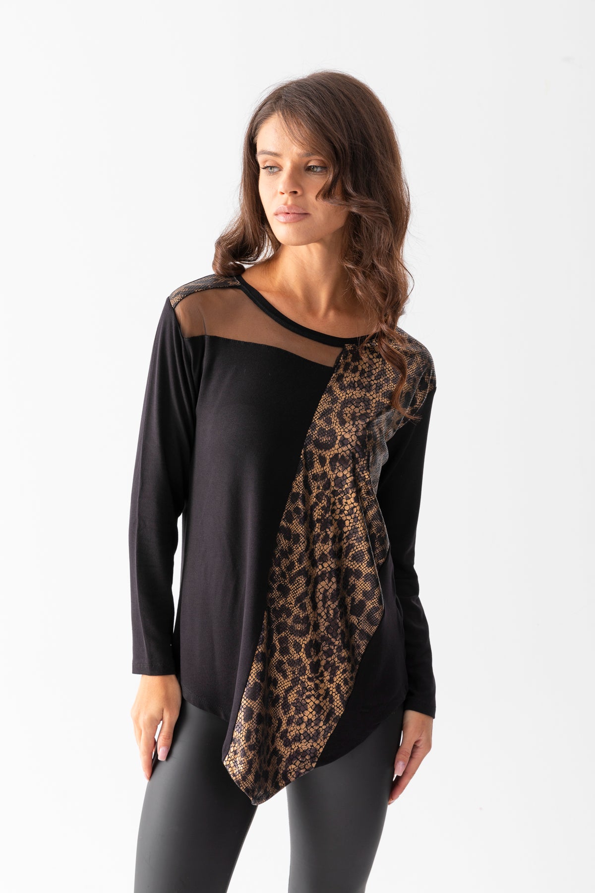 Kadın Siyah Yaksı Tül Detaylı Önü Leopar Detaylı Eteği Aimetrik Bluz