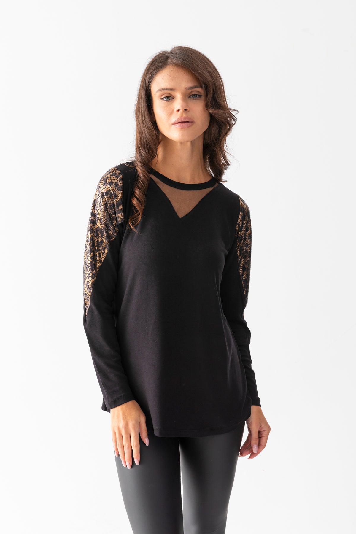 Kadın Siyah Yakası Tüllü Kolları Leopar Detaylı Uzun Kollu Vizkoz Bluz